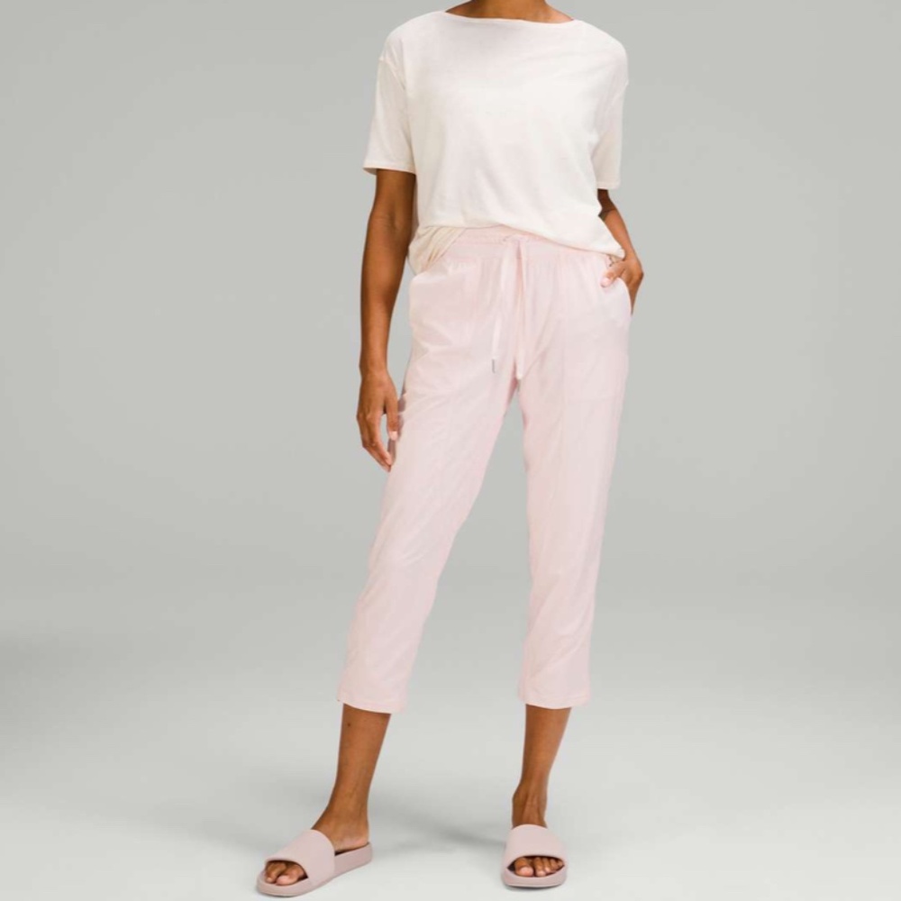 NWT Strawberry Milkshake Crop Lined Dance Pants/Rare Lululemon